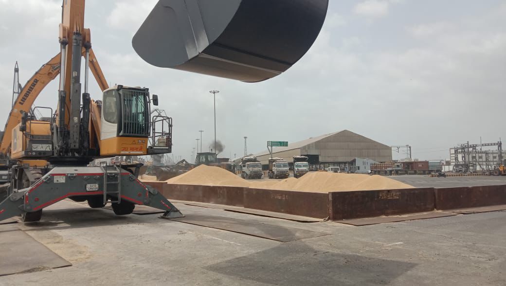 Port material handler loading bulk cargo